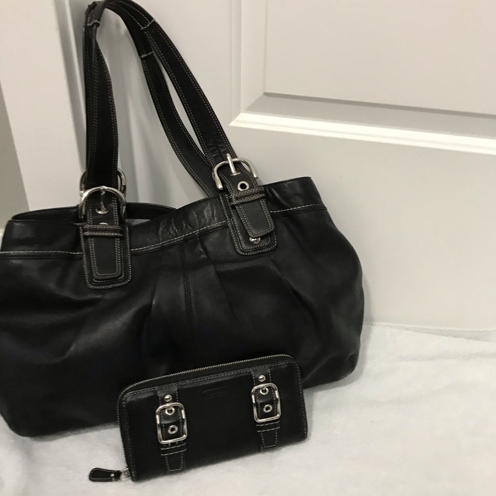 Coach Soho Pleated Black Leather Shoulder Bag with Wallet EUC